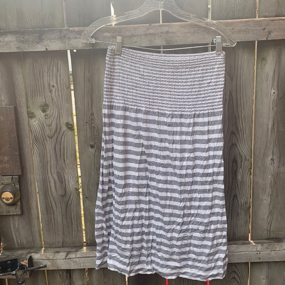 JJ Authentic gray striped skirts sz. M